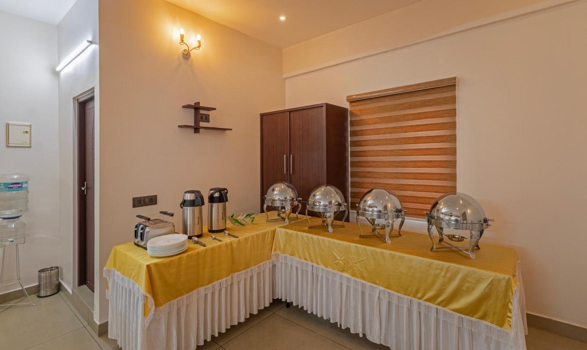 Treebo Amigos Residency Cochin Airport Hotel Kochi Eksteriør bilde